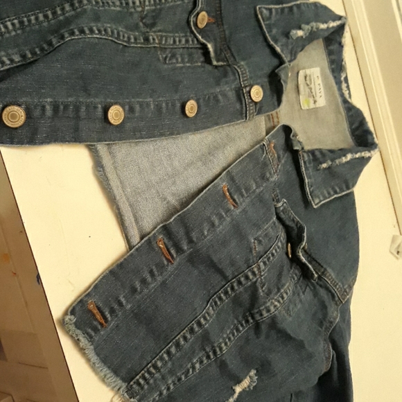 Cropped denim jacket - Picture 1 of 3